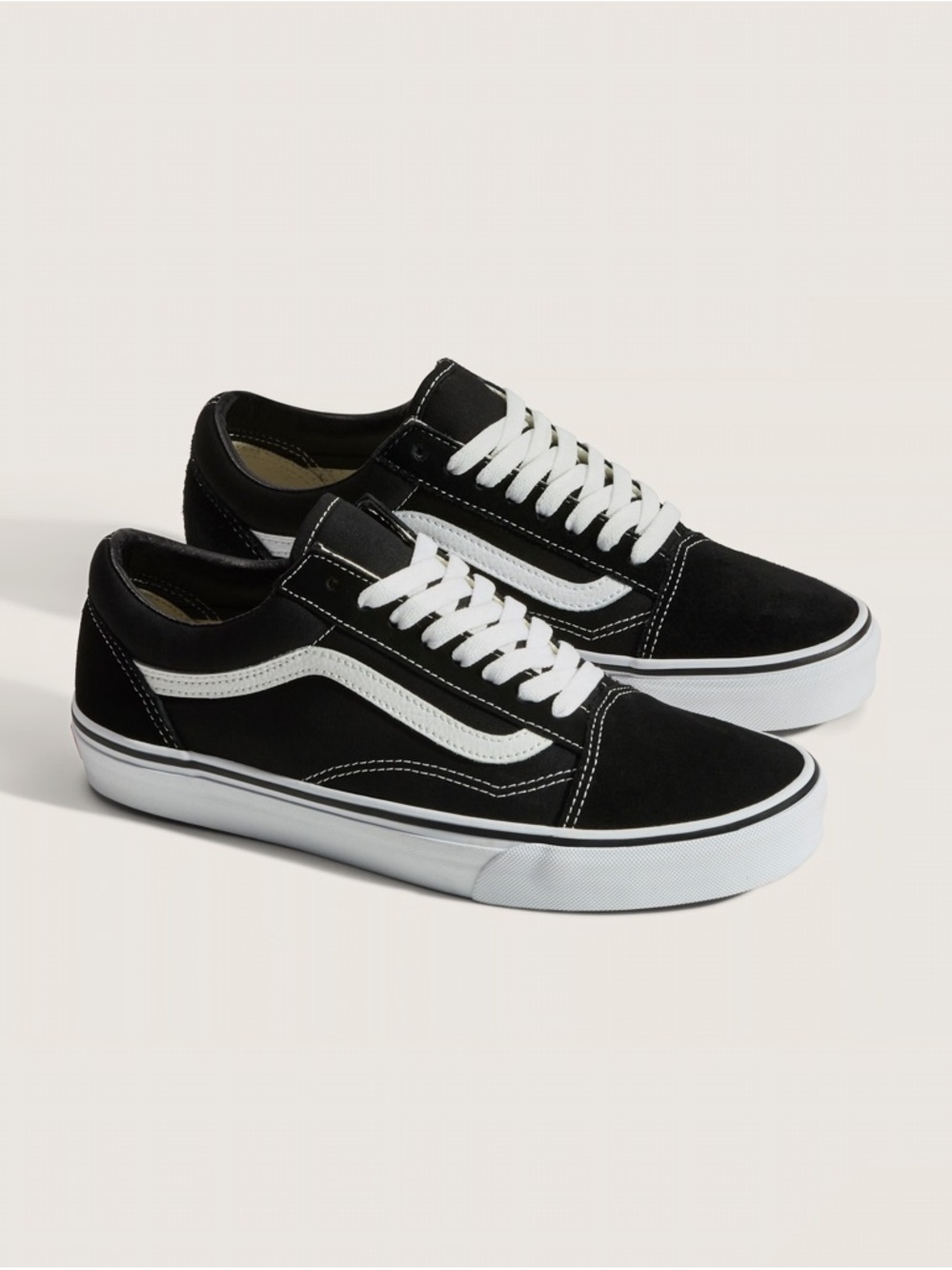 Vans Old Skool Sneakers Black and White Low-Top Classic Skate Style.
